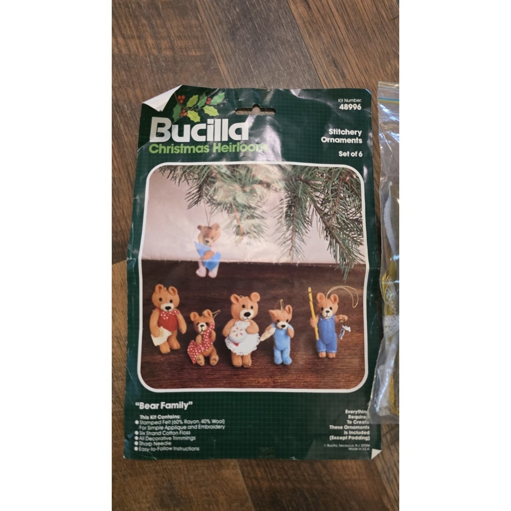 Bucilla Christmas Heirloom 6 Bear Family Felt Stitchery Ornament Kit 48996 AS IS
